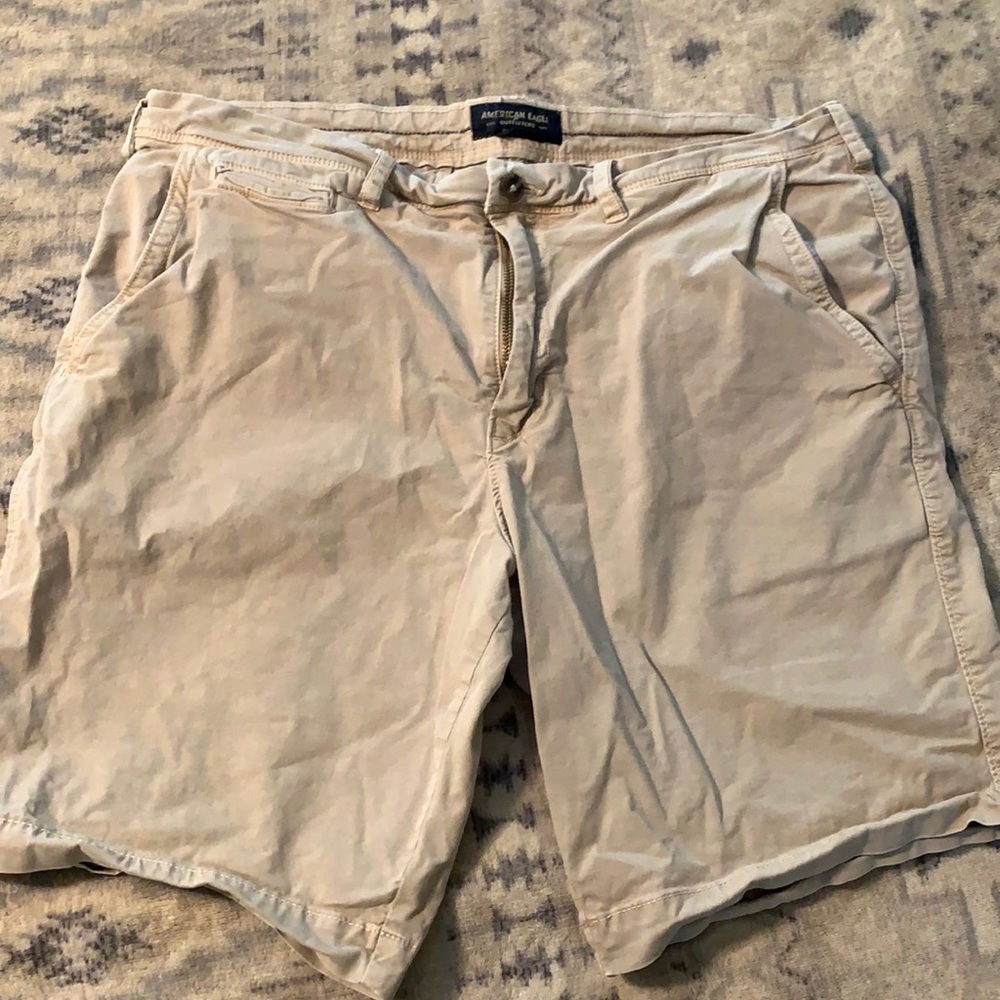 Men’s AE khaki shorts